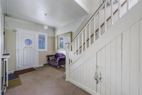 30 Ashurst Road, Tadworth, KT20 5EU