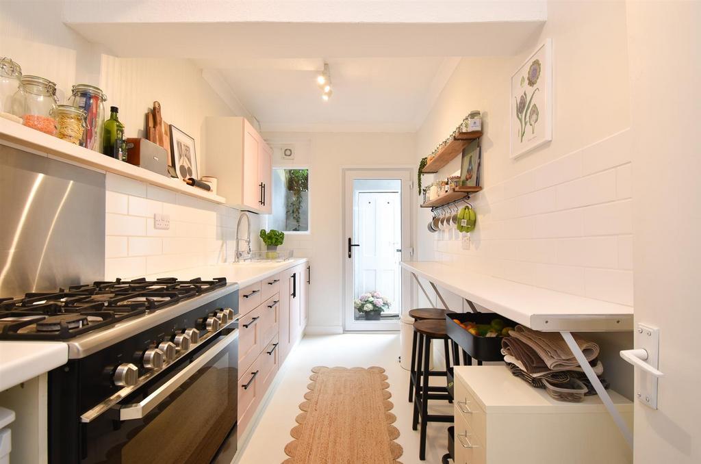 Stockleigh Road, St. LeonardsOnSea 2 bed flat for sale £250,000