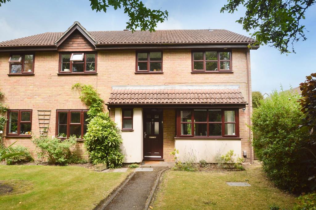 Mayfield Close, WaltononThames, KT12 4 bed end of terrace house £