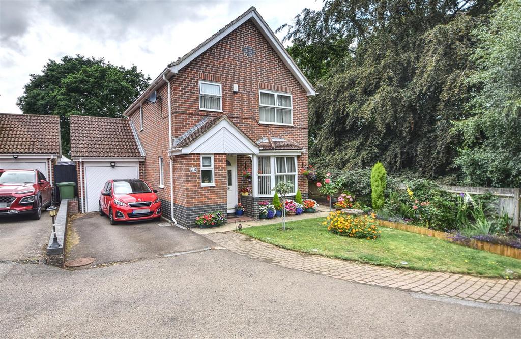 Beacon Hill, BexhillOnSea 3 bed detached house for sale £399,950