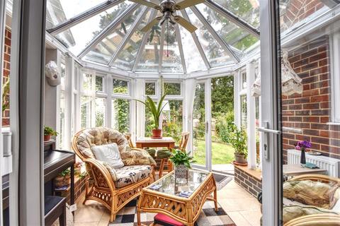 18 Beacon Hill, Bexhill-on-sea, TN39 5DF