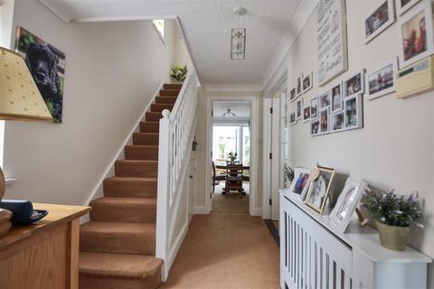 18 Beacon Hill, Bexhill-on-sea, TN39 5DF