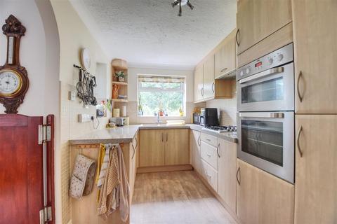 18 Beacon Hill, Bexhill-on-sea, TN39 5DF