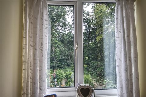 18 Beacon Hill, Bexhill-on-sea, TN39 5DF