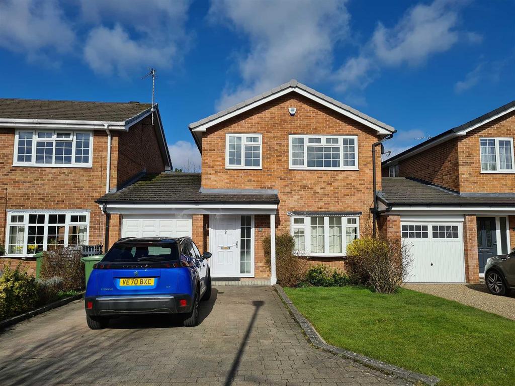 Copperfields, WILMSLOW 3 bed link detached house £1,800 pcm (£415 pw)
