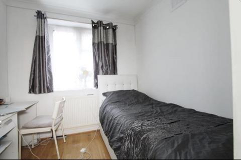 4 bedroom house to rent - Kingshill Avenue, Northolt