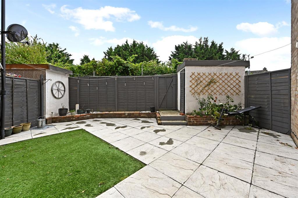 Ivy Lane, Bognor Regis 3 bed terraced house for sale £280,000
