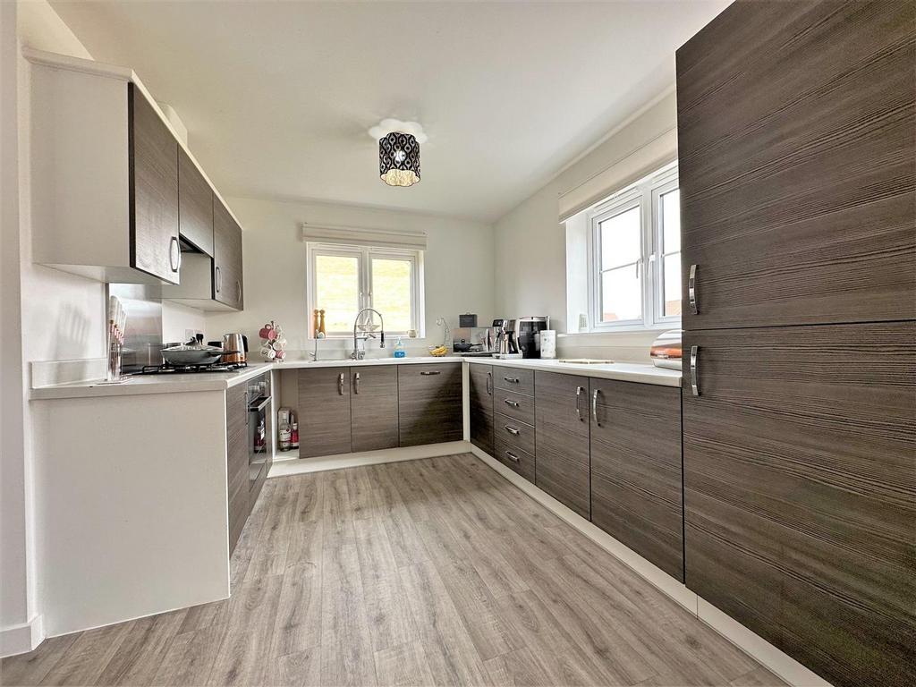 Contemporary Kitchen 747