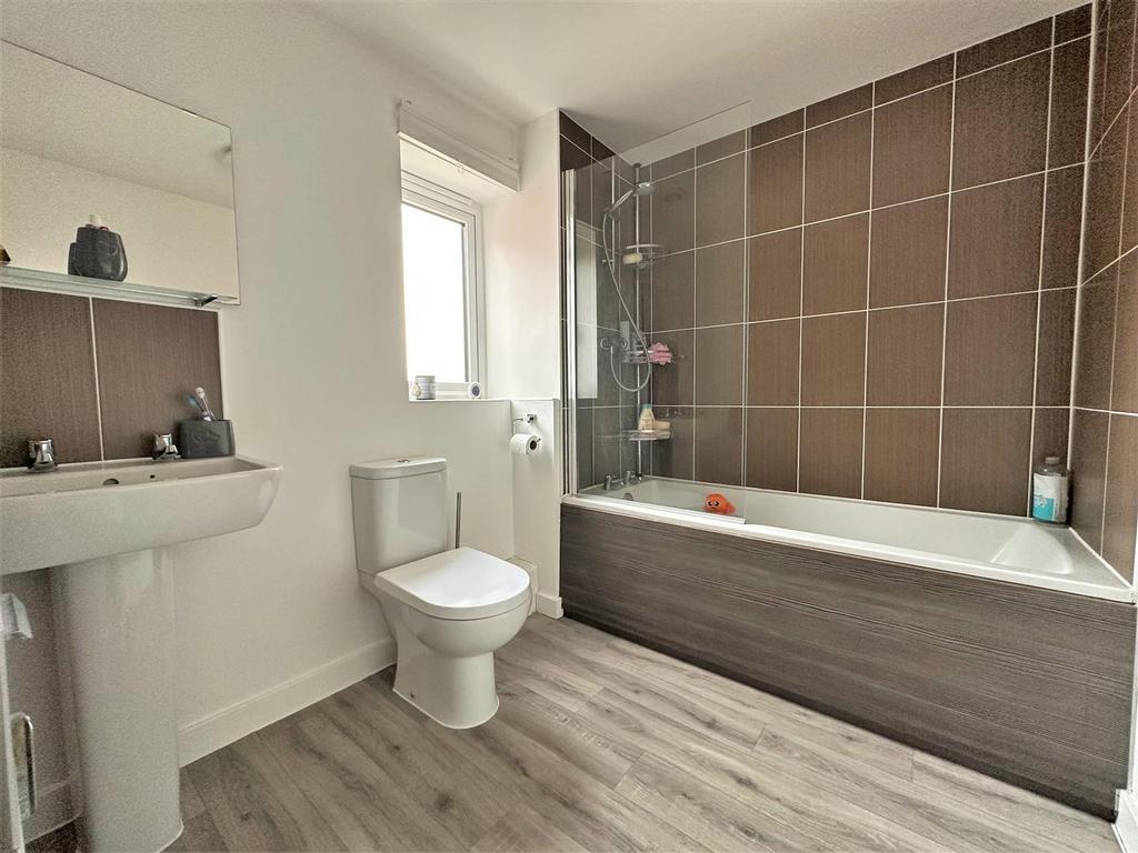 Family Bathroom 717