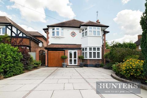 2 The Glebe, Worcester Park, KT4 7PF