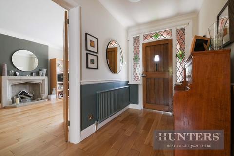 2 The Glebe, Worcester Park, KT4 7PF
