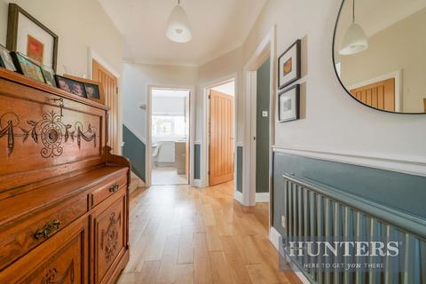 2 The Glebe, Worcester Park, KT4 7PF
