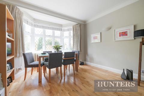 2 The Glebe, Worcester Park, KT4 7PF