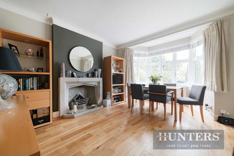 2 The Glebe, Worcester Park, KT4 7PF