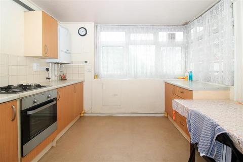 3 bedroom flat for sale - Edgecot Grove, London