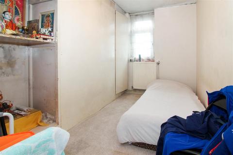 3 bedroom flat for sale, Edgecot Grove, London