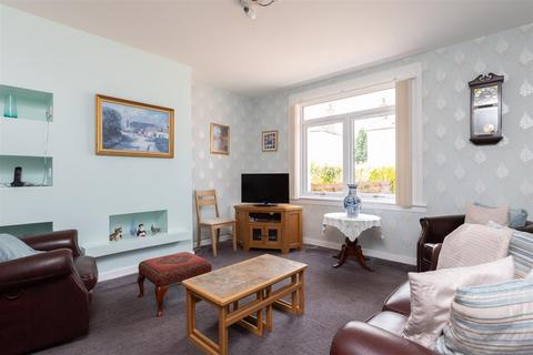 2a Abbot Crescent, Perth, PH2 0HE