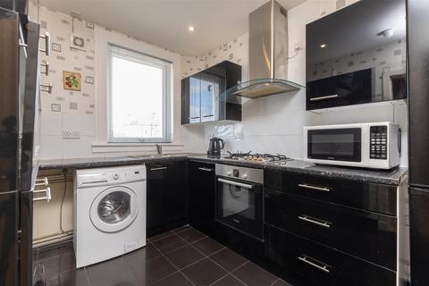 2a Abbot Crescent, Perth, PH2 0HE