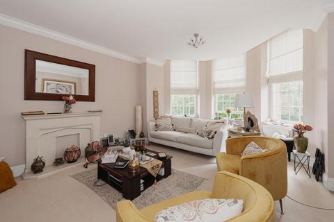 31, Hunter Court Sandy Mead, Epsom, KT19 7NG