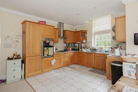31, Hunter Court Sandy Mead, Epsom, KT19 7NG