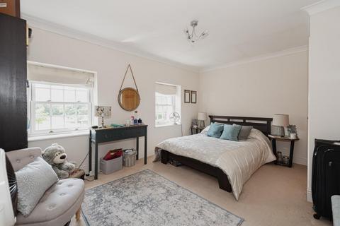 31, Hunter Court Sandy Mead, Epsom, KT19 7NG