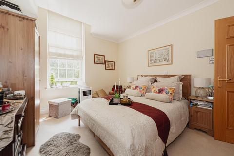 31, Hunter Court Sandy Mead, Epsom, KT19 7NG