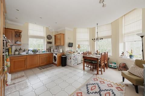 31, Hunter Court Sandy Mead, Epsom, KT19 7NG