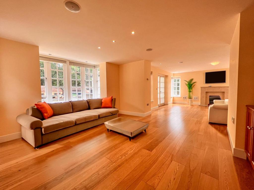 Living room 2.jpg