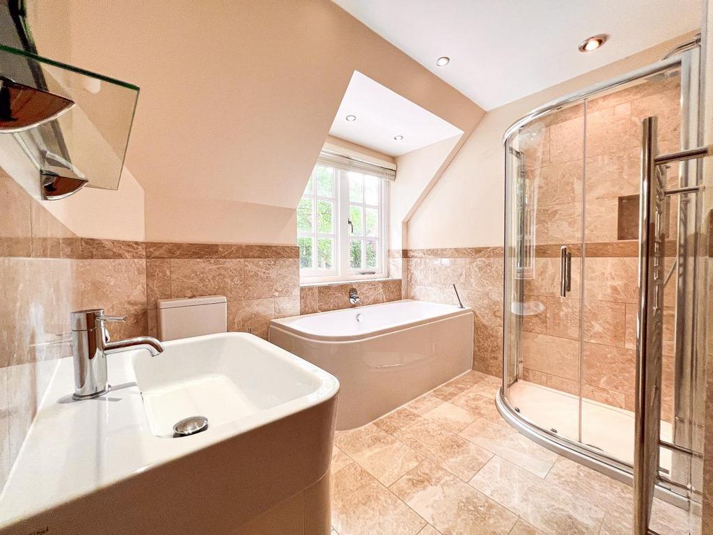 En-suite to master