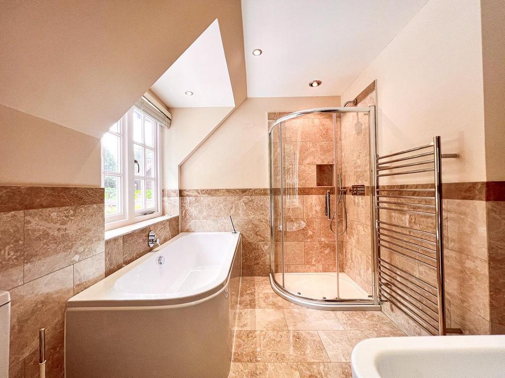En-suite to master