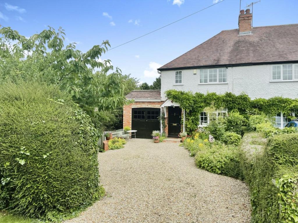 Binton Road, Welford on Avon 2 bed semidetached house for sale £375,000