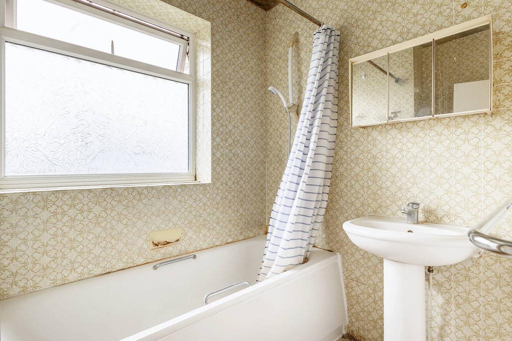 First Floor Communal Bathroom