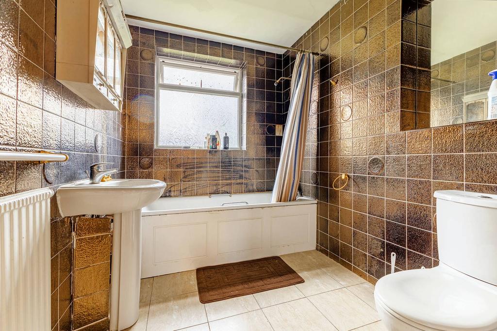 Ground Floor Communal Bathroom