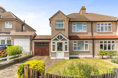 32 The Grove, West Wickham, BR4 9JS