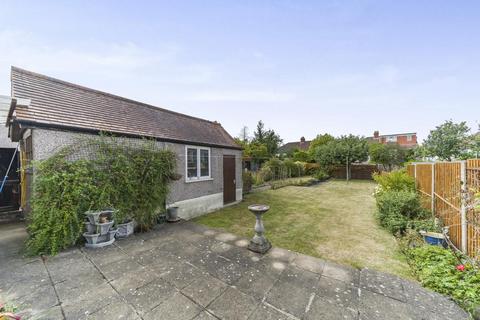 32 The Grove, West Wickham, BR4 9JS