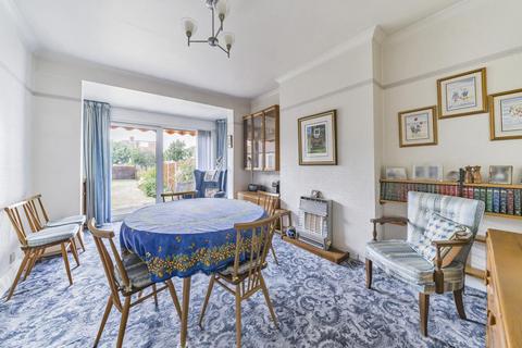 32 The Grove, West Wickham, BR4 9JS