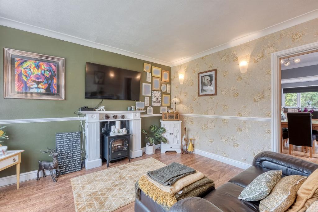Kingswood Road, Longbridge... 3 bed end of terrace house £240,000