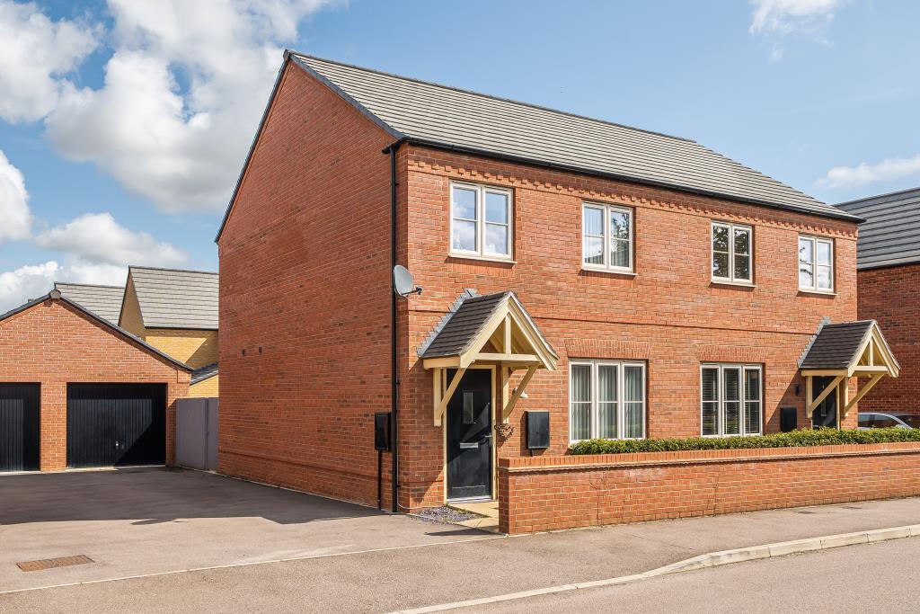 Banbury, Oxfordshire, OX16 3 bed semidetached house for sale £300,000