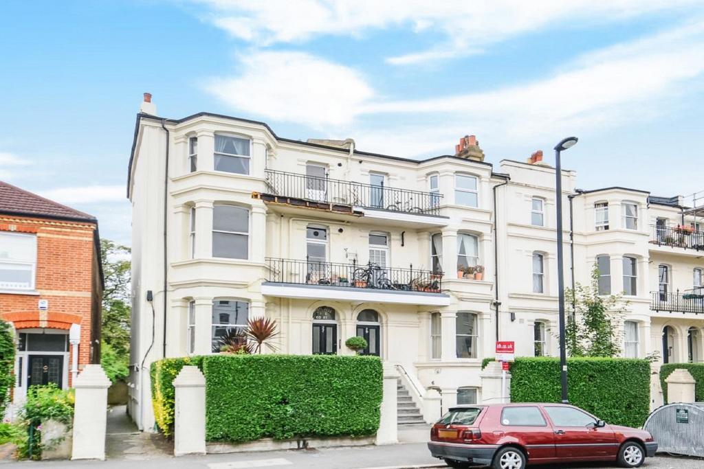 Rosendale Road, West Dulwich 2 bed flat for sale £375,000