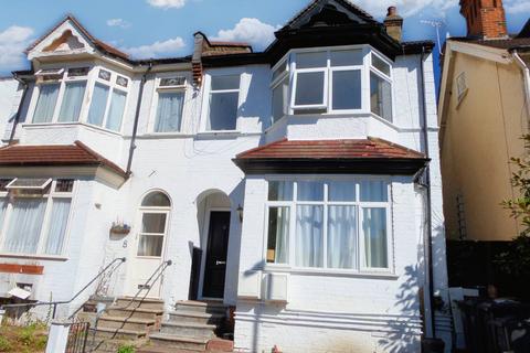 Studio to rent, Glossop Road, South Croydon CR2