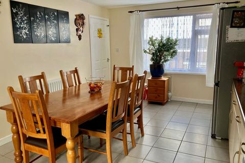 266 Admirals Way, Daventry, NN11 4LR
