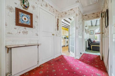 56 Park Avenue, Bushey, WD23 2BA