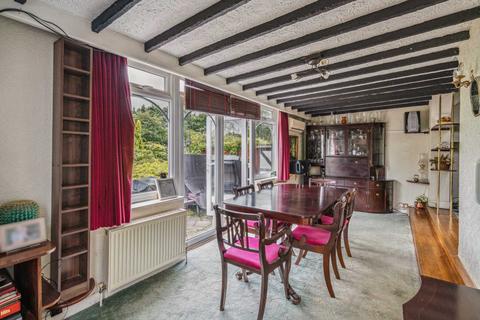 56 Park Avenue, Bushey, WD23 2BA