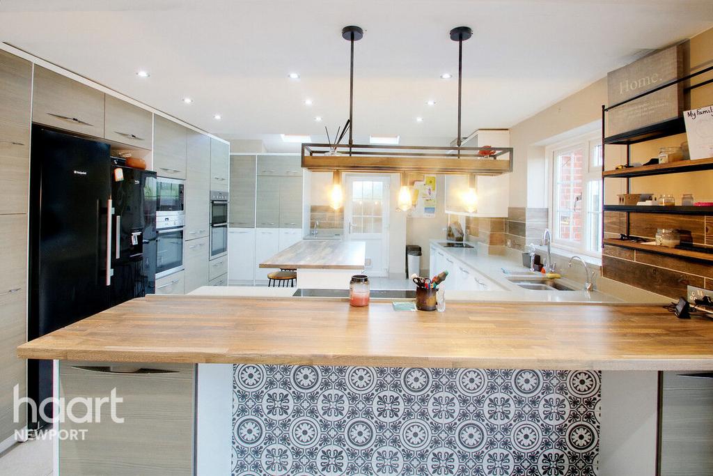 Soane Close, Newport 4 bed detached house for sale £500,000