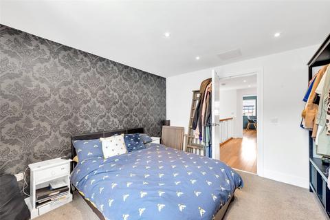 2 bedroom apartment for sale, High Street, Farnborough, Kent, BR6