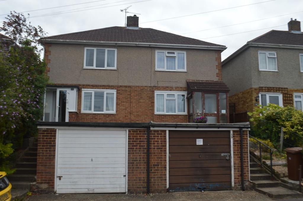 Newly refurbished 2 bedroom semi detached house t