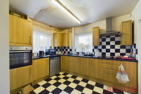 15 Critchlow Grove, Stoke-on-trent, ST3 4BW