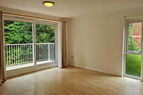 2 bedroom flat to rent, 2 bed flat in Meyrick Court