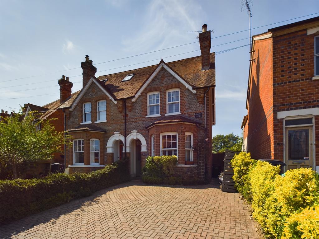 Reading Road, Pangbourne, RG8 4 bed semidetached house for sale £650,000