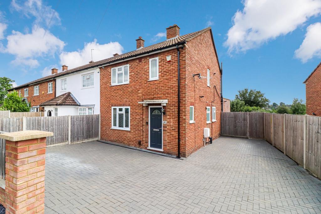 Pennington Road, Chalfont St. Peter, Buckinghamshire, SL9 3 bed end of
